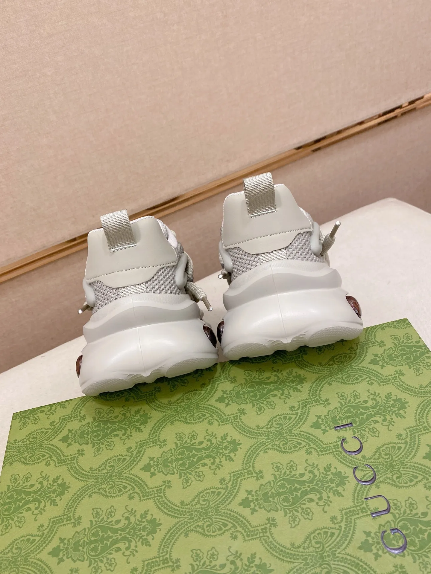 Men's shoes 💰 480💰🇮🇹🇮🇹GUCCI (Gucci) top 🔍🔍 new models are on sale at the same time at the counter. The upper 🇮🇹 is made of top-grain cowhide imported from Italy. Fully imported genuine leather lining 💪💪, completely 1⃣️ to 1⃣️ replica 🇮🇹💪💪, ⚠ sole: original sole provided by the original factory, exclusive movable molded sole super comfortable, ⚠ original factory follow-up, 🔍🔍 high quality, you can go in and out of the counter at will, welcome to compare⚠. Code number:38-44